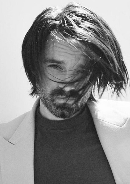 Sebastian Stan photo