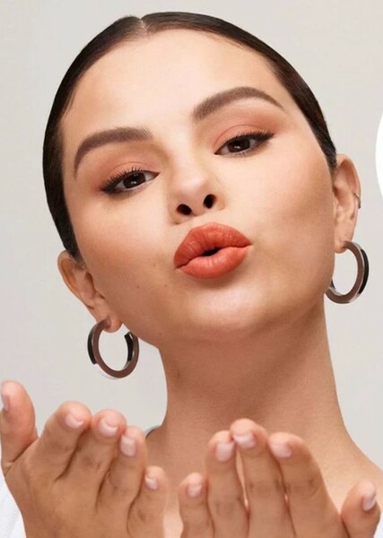 Selena Gomez photo