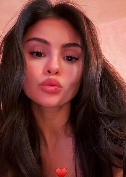 Selena Gomez photo