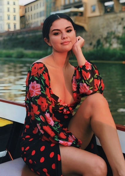 Selena Gomez photo