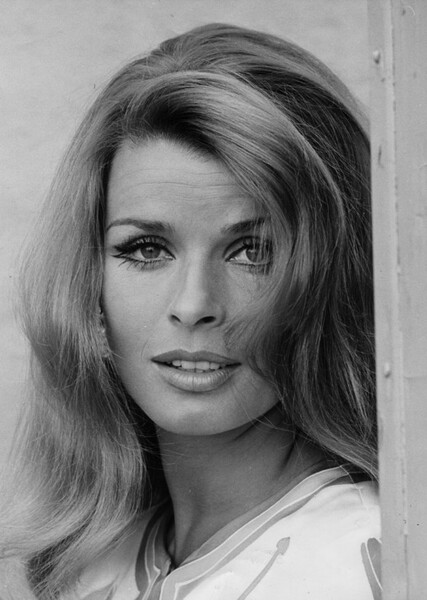 Senta Berger photo