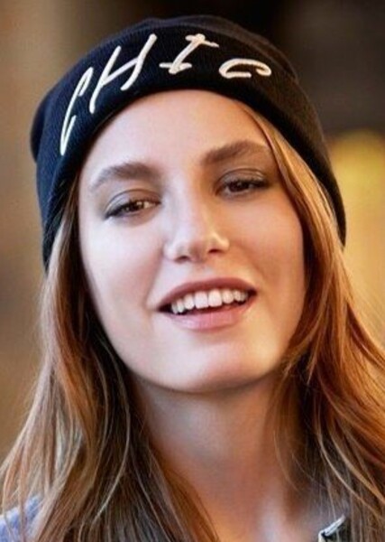 Serenay Sarıkaya photo