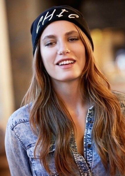 Serenay Sarıkaya photo