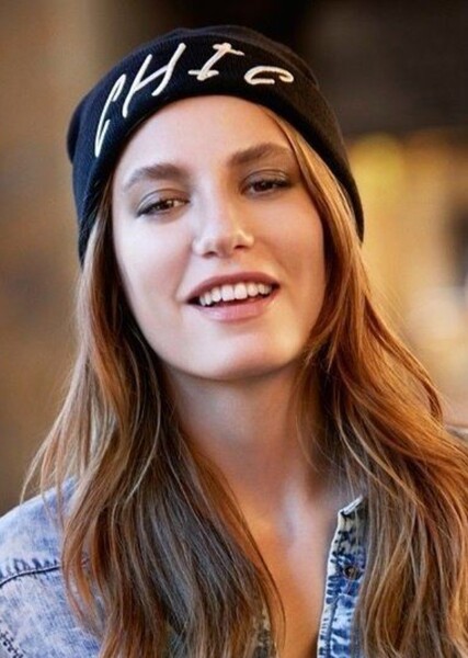 Serenay Sarıkaya