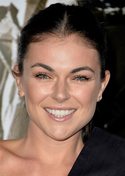 Serinda Swan photo