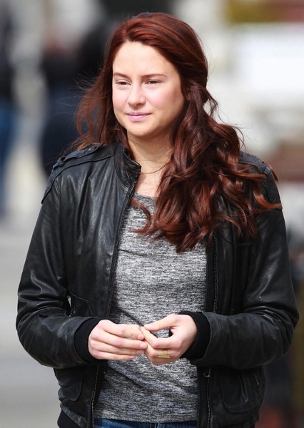 Shailene woodly photo