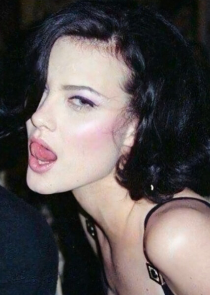 Shalom Harlow photo
