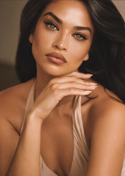 Shanina Shaik photo