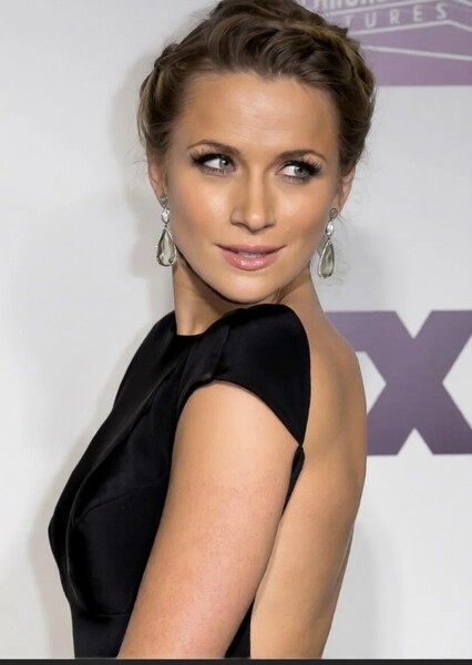 Shantel VanSanten photo