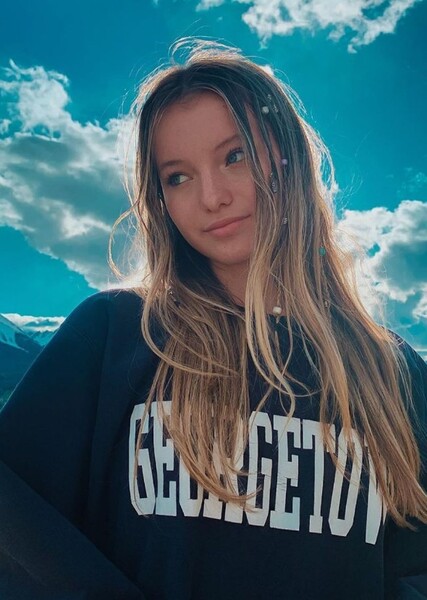 Sharlize True photo