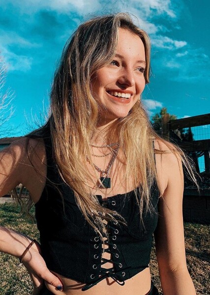 Sharlize True photo