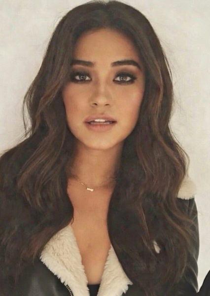 Shay Mitchell photo