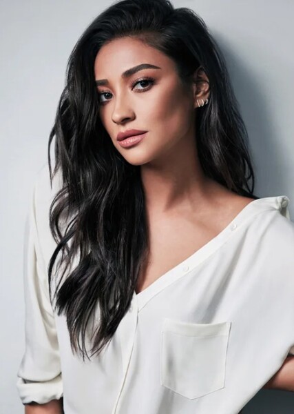 Shay Mitchell photo