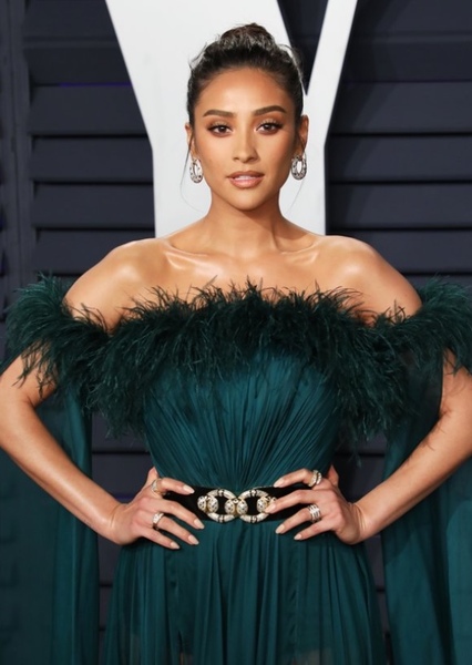Shay Mitchell photo