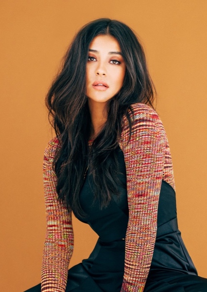 Shay Mitchell photo