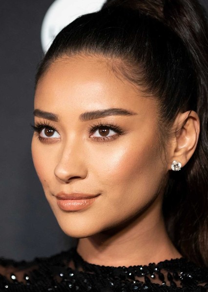 Shay Mitchell photo