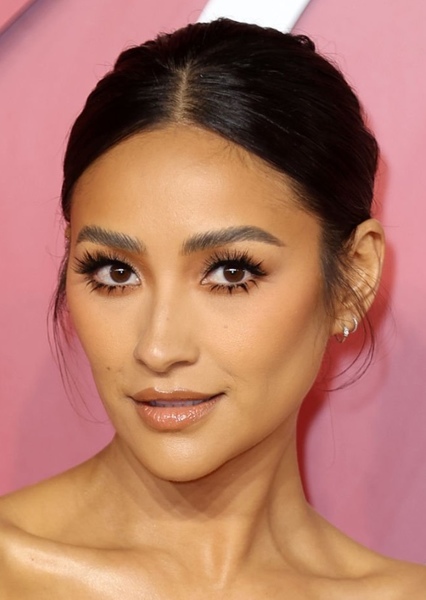 Shay Mitchell photo
