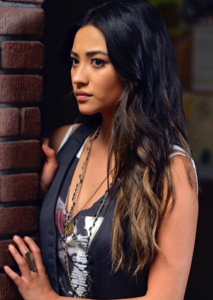 Shay Mitchell photo