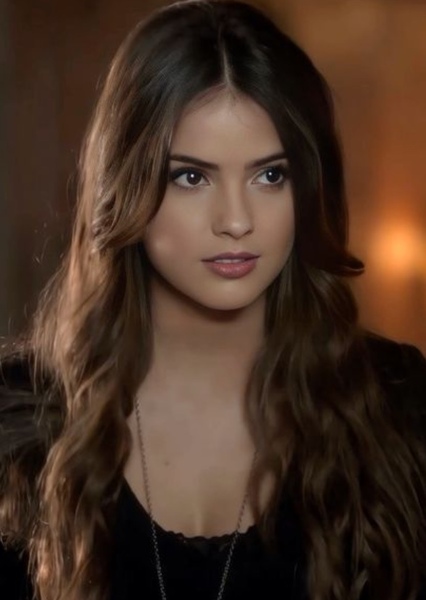 Shelley Hennig