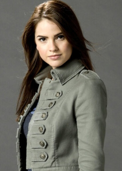 Shelley Hennig photo