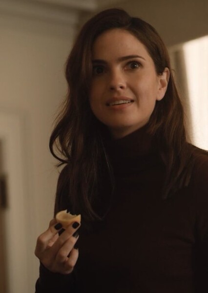 Shelley Hennig photo