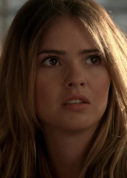 Shelley Hennig photo
