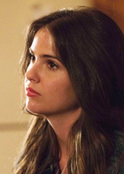 Shelley Hennig photo