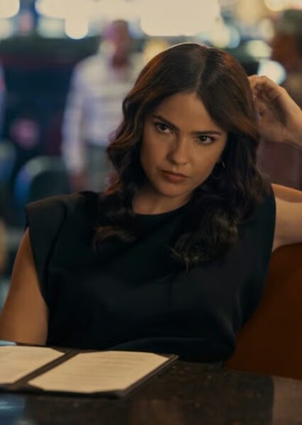 Shelley Hennig photo