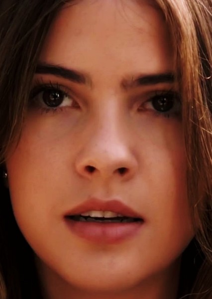 Shelley Hennig photo