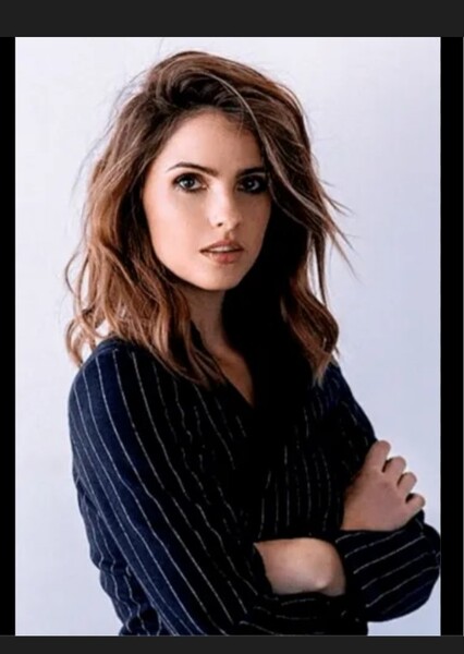 SHELLY HENNIG photo