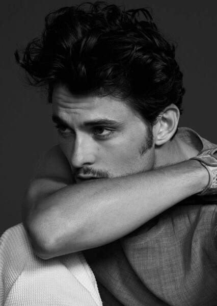 Shiloh Fernandez photo