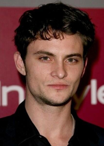 Shiloh Fernandez photo