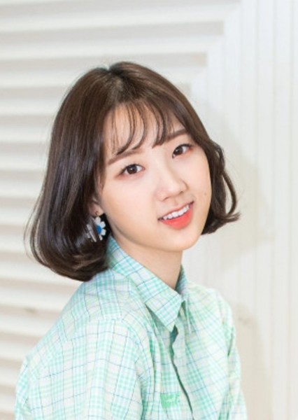 Shin Ji Yoon photo