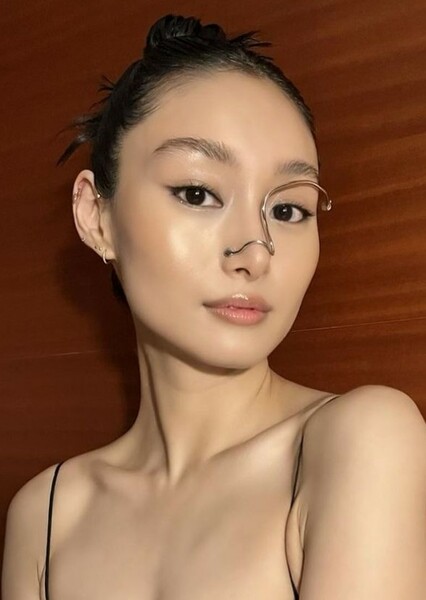 Shioli Kutsuna photo