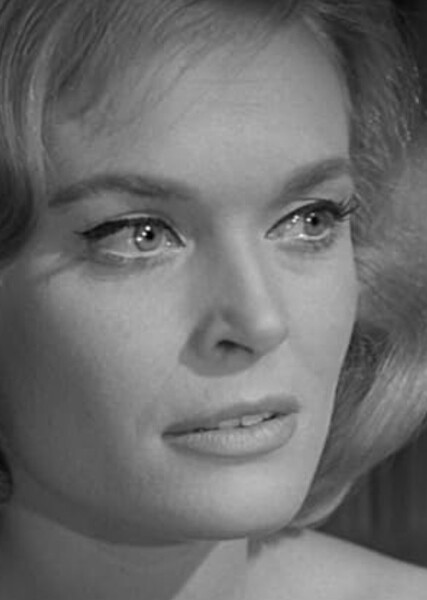Shirley Eaton photo