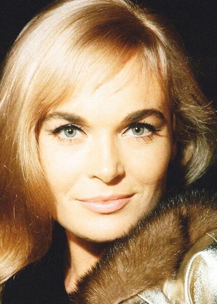 Shirley Eaton photo