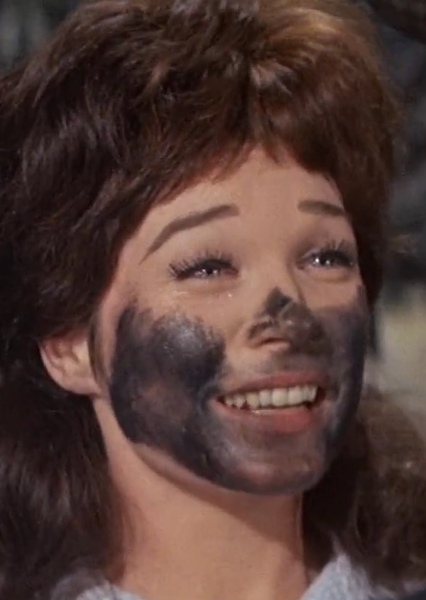 Shirley MacLaine photo