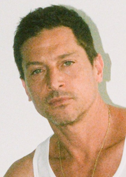 Simon Rex photo