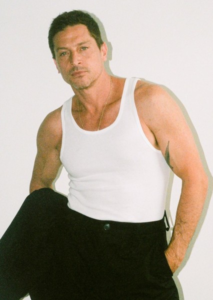 Simon Rex