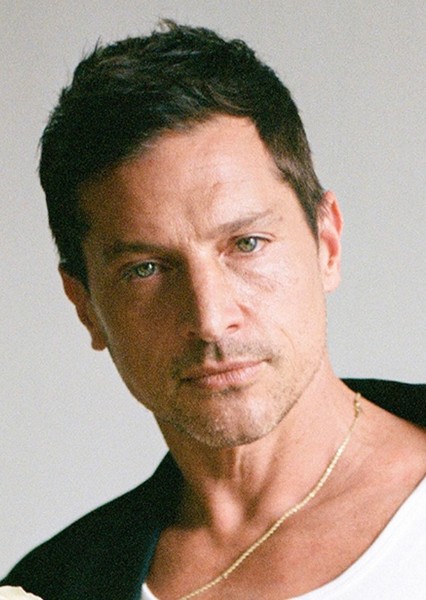 Simon Rex photo