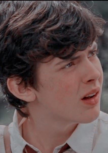 Skandar Keynes photo