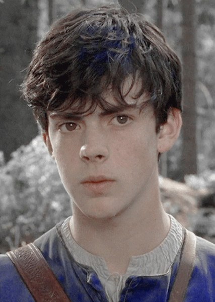 Skandar Keynes photo