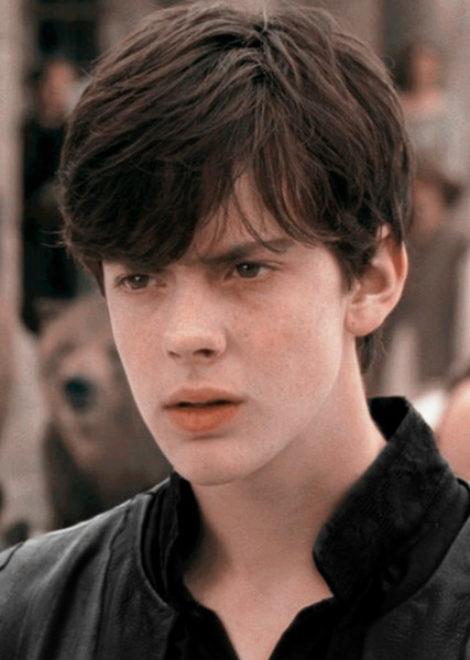 Skandar Keynes photo