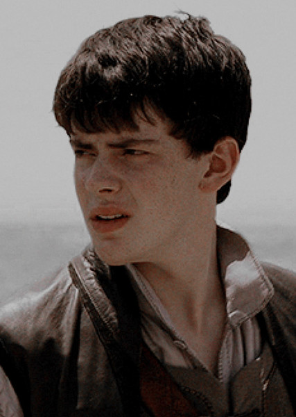 Skandar Keynes photo