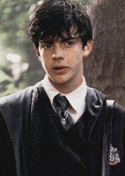 Skandar Keynes photo