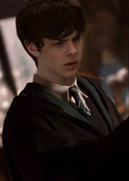 Skandar Keynes photo