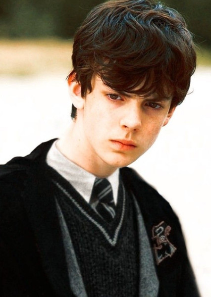 Skandar Keynes photo