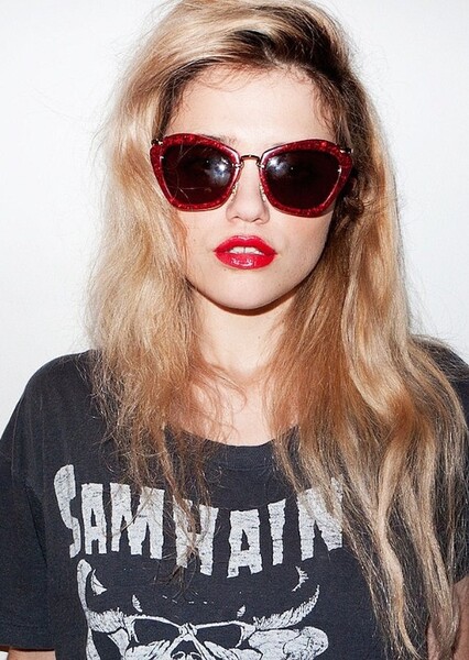 Sky Ferreira photo