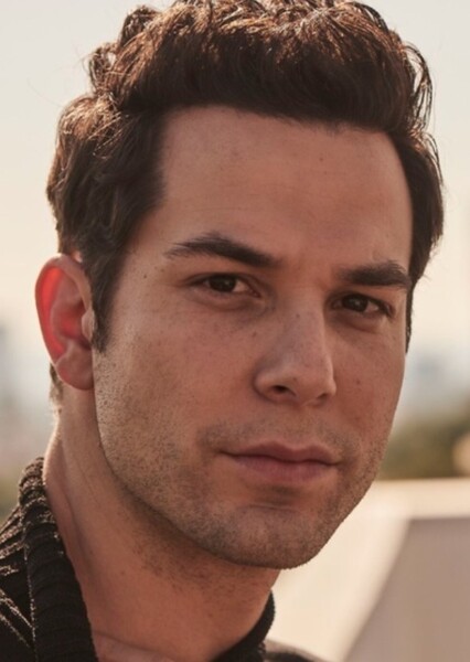 Skylar Astin