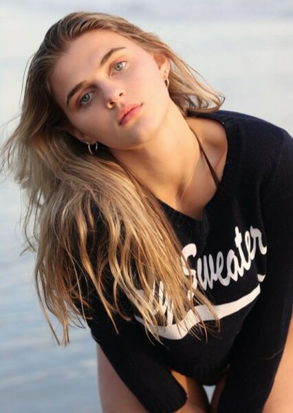 Skylar Dunn photo